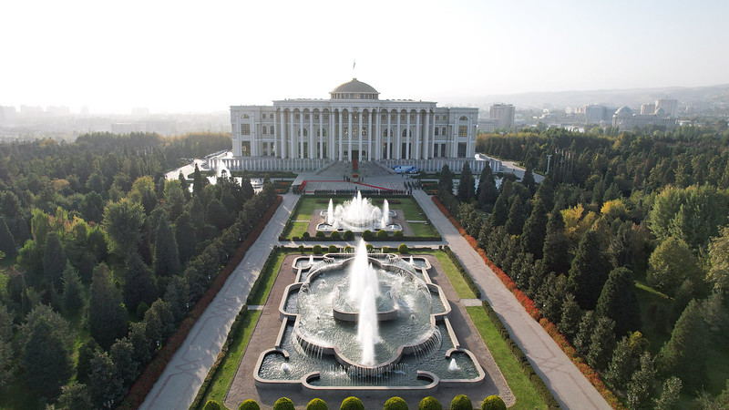 Президент Таджикистана принял специального посланника президента Кореи