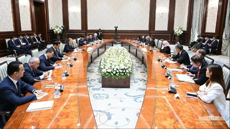 prezident uzbekistana vstretilsya s glavoj singapura