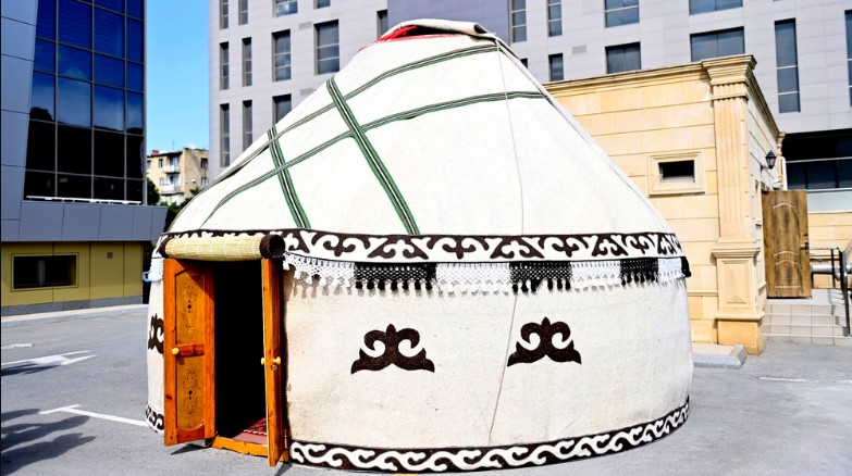 v shtab kvartire tyurkpa ustanovili kyrgyzskuyu yurtu