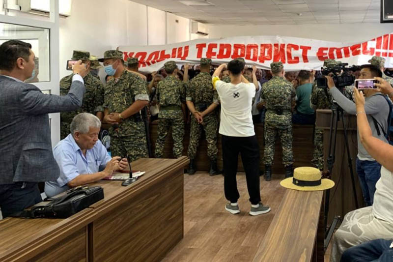 obvinyaemye v zahvate aeroporta almaty vo vremya sobytij yanvarya 2022 goda poluchili ot 4 do 8 let lisheniya svobody