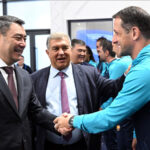 zhaparov-vstretilsya-s-predstavitelyami-futbolnogo-kluba-barselona