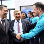 zhaparov-vstretilsya-s-predstavitelyami-futbolnogo-kluba-barselona