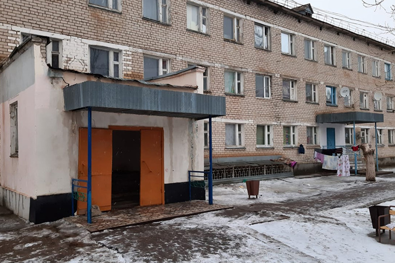 ciroty-v-kazahstane-grozili-podzhech-obshhezhitie-i-sprygnut-s-kryshi