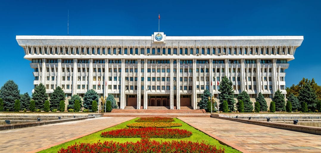 v-parlamente-kyrgyzstana-oprovergli-informacziyu-o-yakoby-razrabatyvaemom-zakonoproekte-o-dvoezhenstve