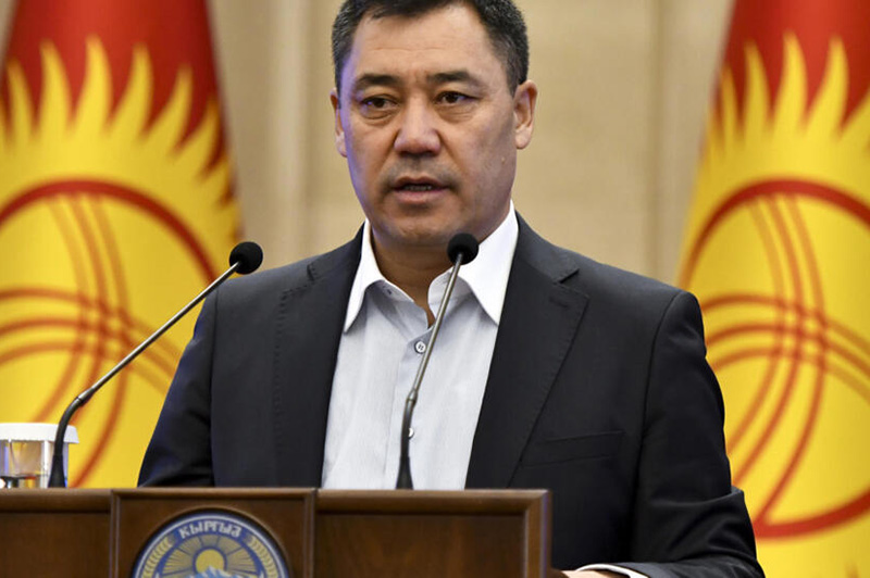 Жапаров поздравил кыргызстанцев с Днем защитника Отечества