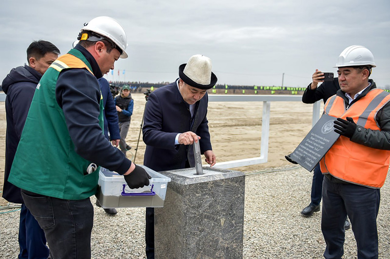 Жапаров заложил капсулу под строительство нового ипподрома на западе Бишкека