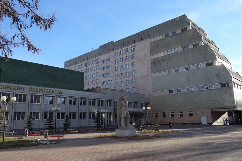 rossijskaya-yuugmk-primet-na-rabotu-200-vypusknikov-tmmi