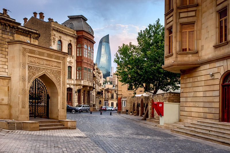 sadyr-zhaparov-s-dvuhdnevnym-gosvizitom-pribyl-v-baku