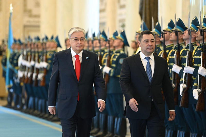 sostoyalas-czeremoniya-vstrechi-prezidentov-kazahstana-i-kyrgyzstana