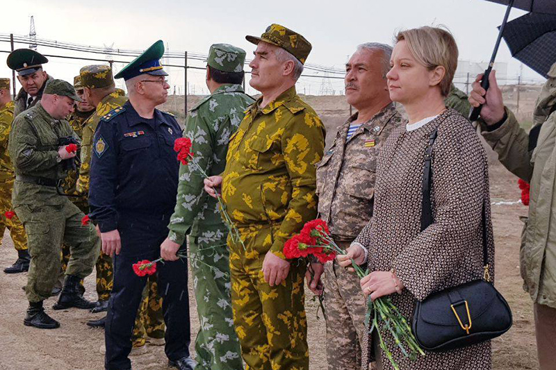 v-tadzhikistane-pochtili-pamyat-pogibshih-pogranichnikov