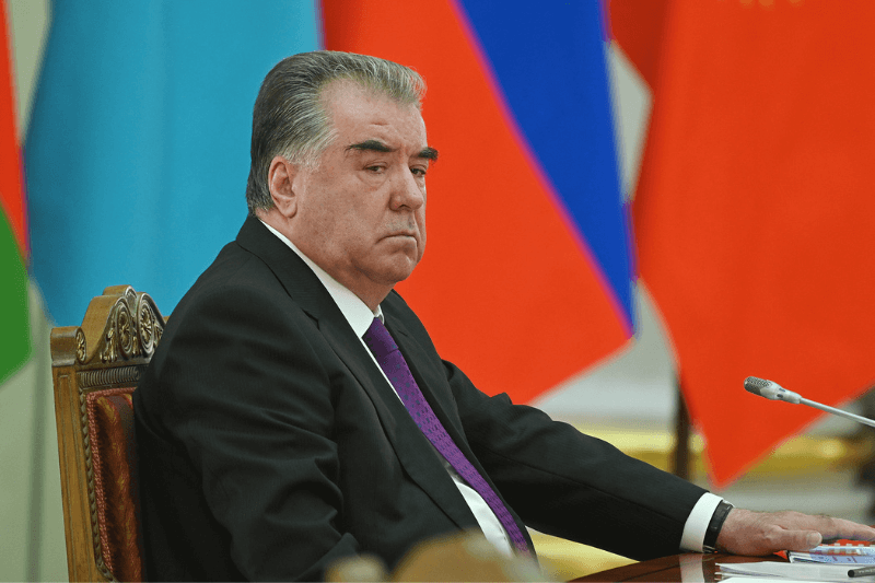 Лидер нации Эмомали Рахмон прибыл в Дангаринский район Хатлонской области