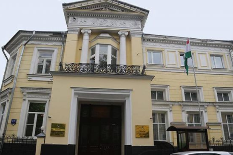 Посольство Таджикистана рекомендует гражданам временно воздержаться от поездок в Россию