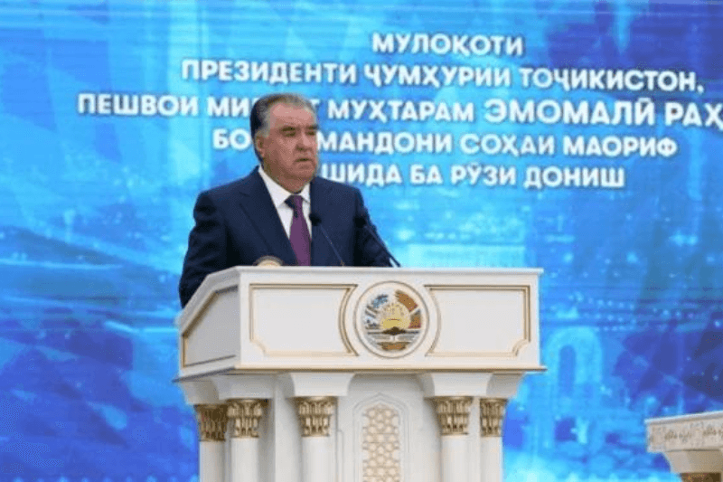 Президент Таджикистана обеспокоен нежеланием подростков учиться после 9 класса
