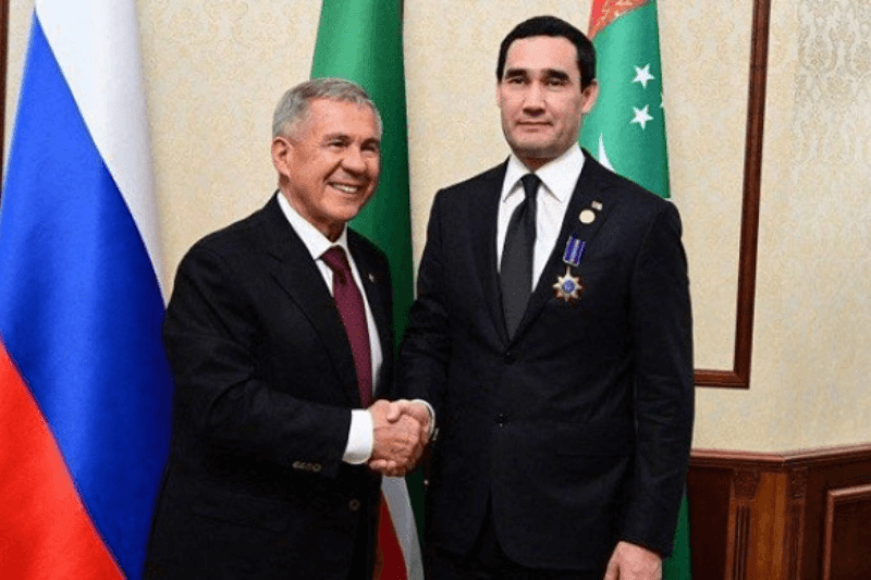 Минниханов вручил орден «Дуслык» Президенту Туркменистана в Казани