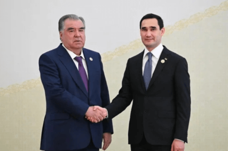 Президент Таджикистана Эмомали Рахмон награждён юбилейной медалью Туркменистана
