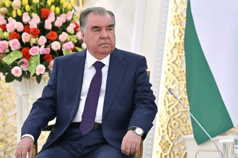 Президент Таджикистана призвал остановить преследование за лайки в соцсетях