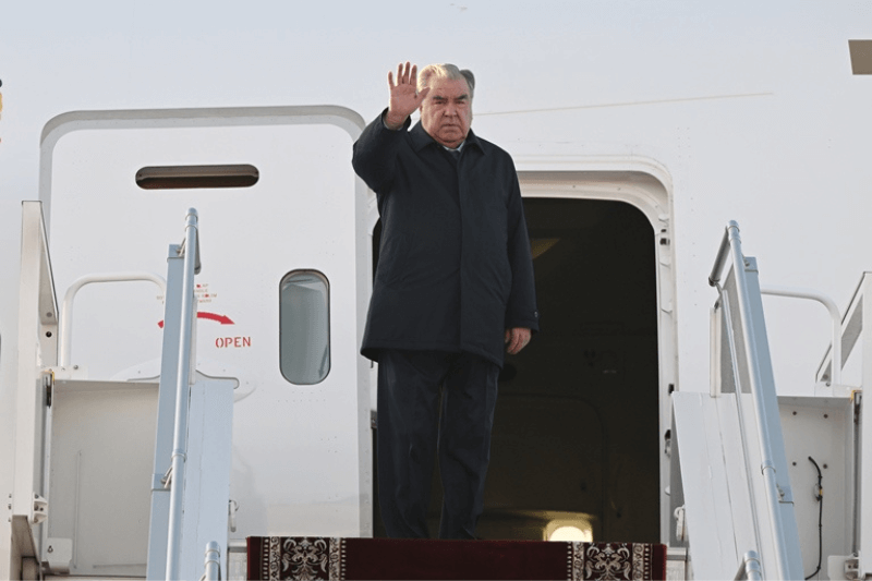 Эмомали Рахмон посетил Казахстан для участия в саммите ОДКБ