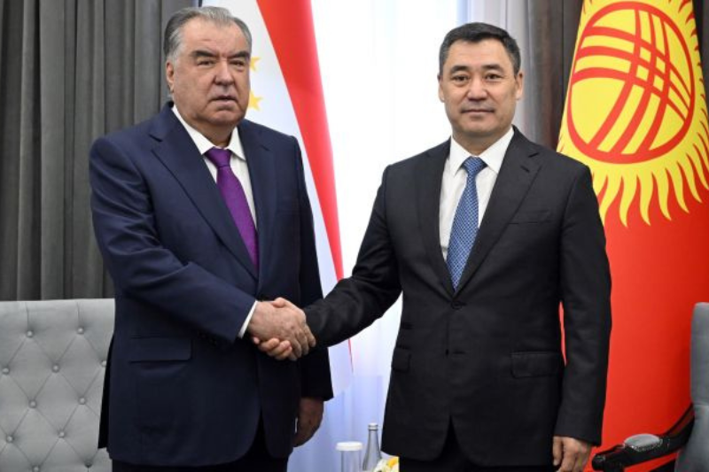 Президент Таджикистана поздравил Садыра Жапарова с днем рождения