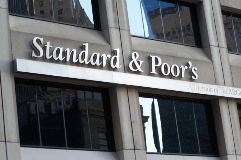 S&P улучшило рейтинг банковского сектора Казахстана благодаря усилению надзора