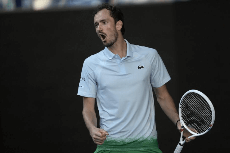 Даниил Медведев стартовал на Australian Open 2025 с драматической победы
