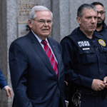 Экс-сенатор США Менендес приговорен к 11 годам тюрьмы за коррупцию