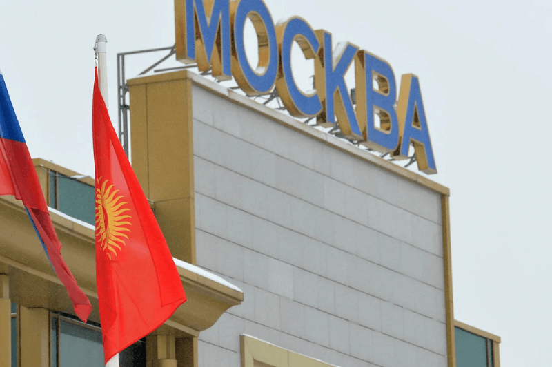 Бишкек обеспокоен ужесточением правил въезда граждан Киргизии в РФ