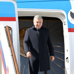Президент Узбекистана Шавкат Мирзиеев прибыл в Москву на торжества по случаю 80-летия Победы в Великой Отечественной войне.