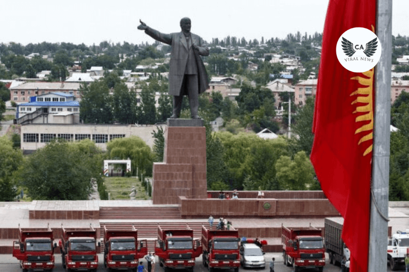 В Оше демонтировали один из крупнейших памятников Ленину высотой 25 метров