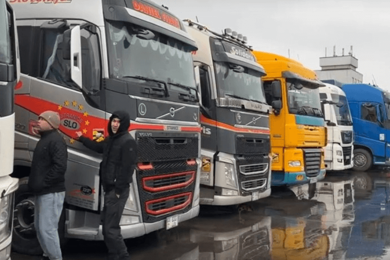 Обстановка на границе России и Казахстана ФТС сообщила о почти тысяче въехавших машин