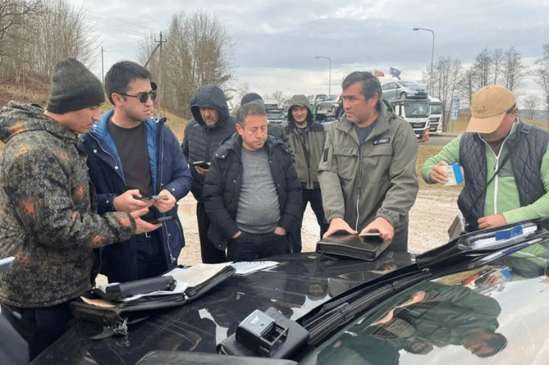 Более 150 узбекистанские грузовики выехали через Латвию