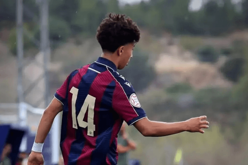 Алдияр Нургали в Испании 17 лет, контракт 3+2