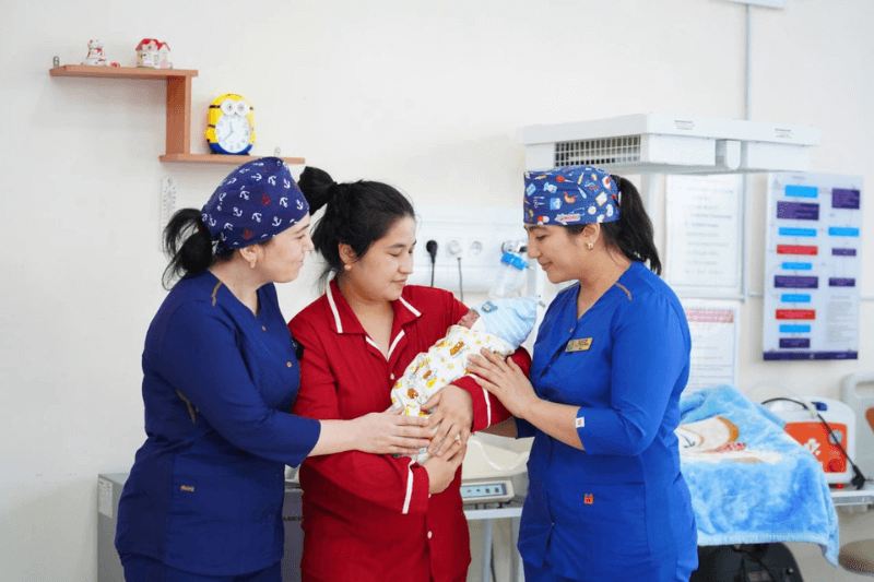 1815 детей родились в Узбекистане 1 января 2026 года