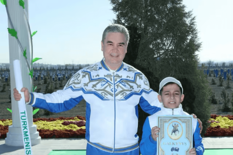 Посадка деревьев в Аркадаге 1000+ саженцев к Новрузу