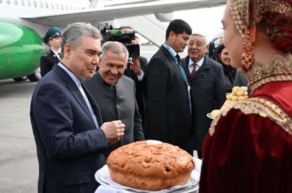 Визит Бердымухамедова в Казань: Maybach и скачки