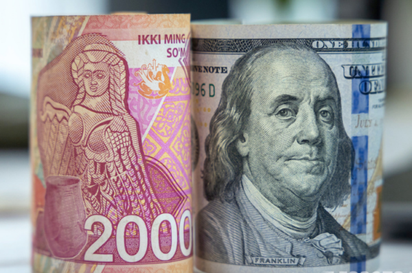 Курс доллара в Узбекистане опустился до минимума за три года