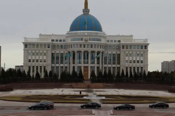 Министр обороны Казахстана уволен после гибели 14 военных